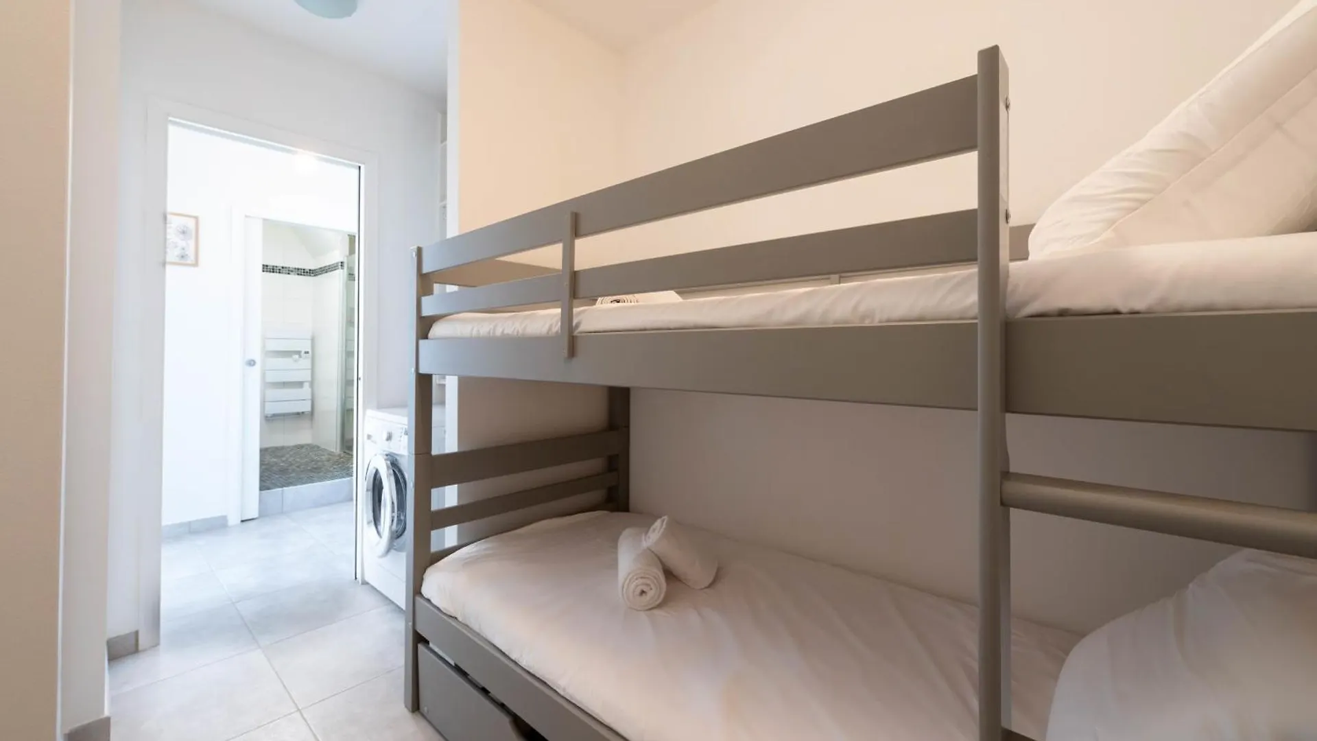 2-Br Seafront Apartment In Cannes 0*,