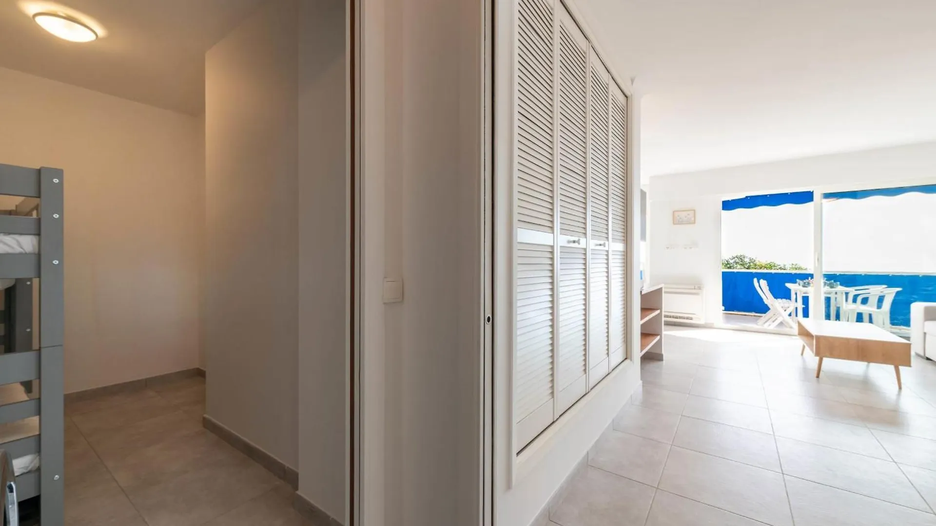 2-Br Seafront Apartment In Cannes France