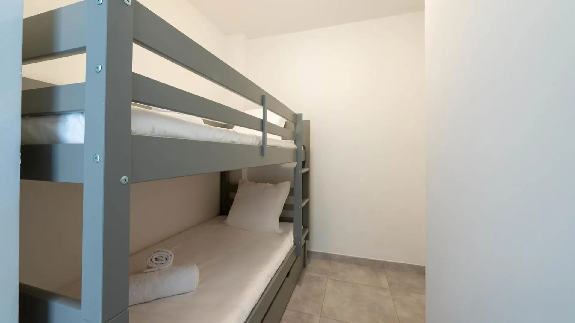 2-Br Seafront Apartment In Κάννες