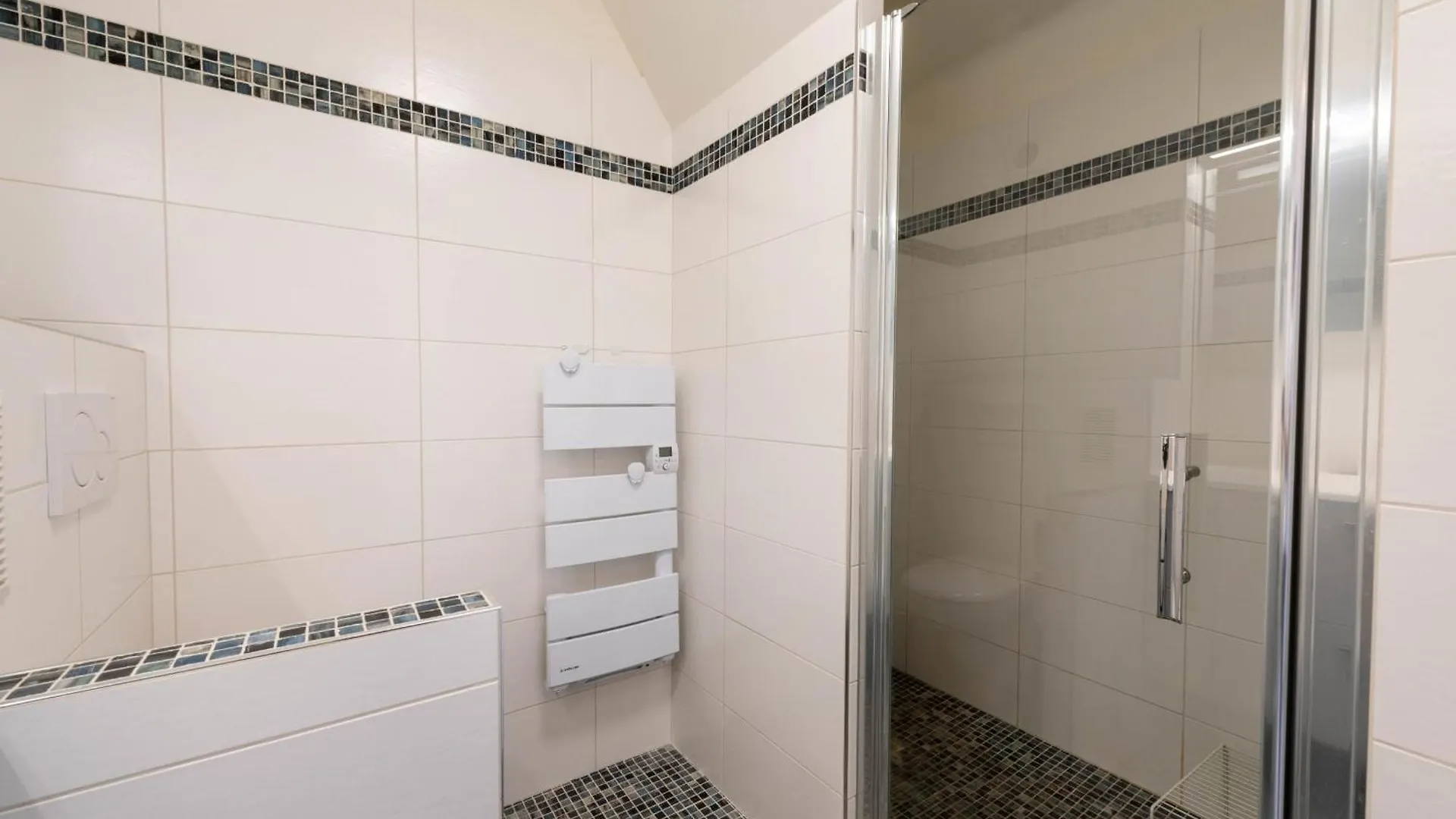 2-Br Seafront Apartment In Cannes