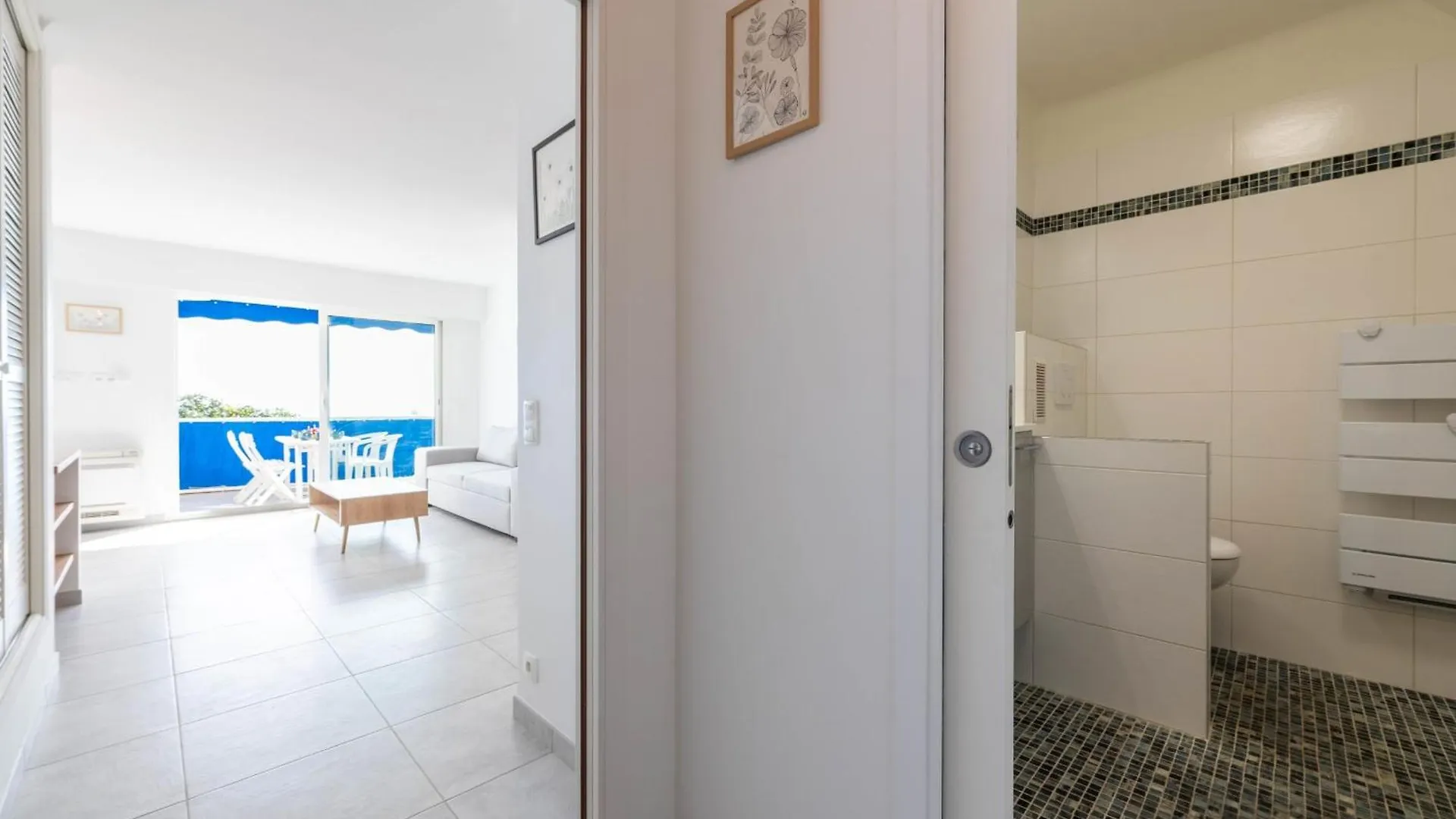 2-Br Seafront Apartment In Cannes 0*,  France