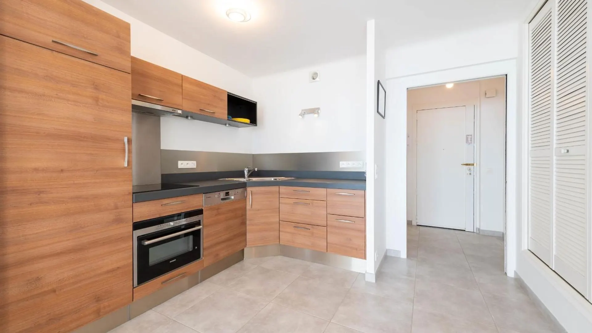 2-Br Seafront Apartment In Cannes 0*,