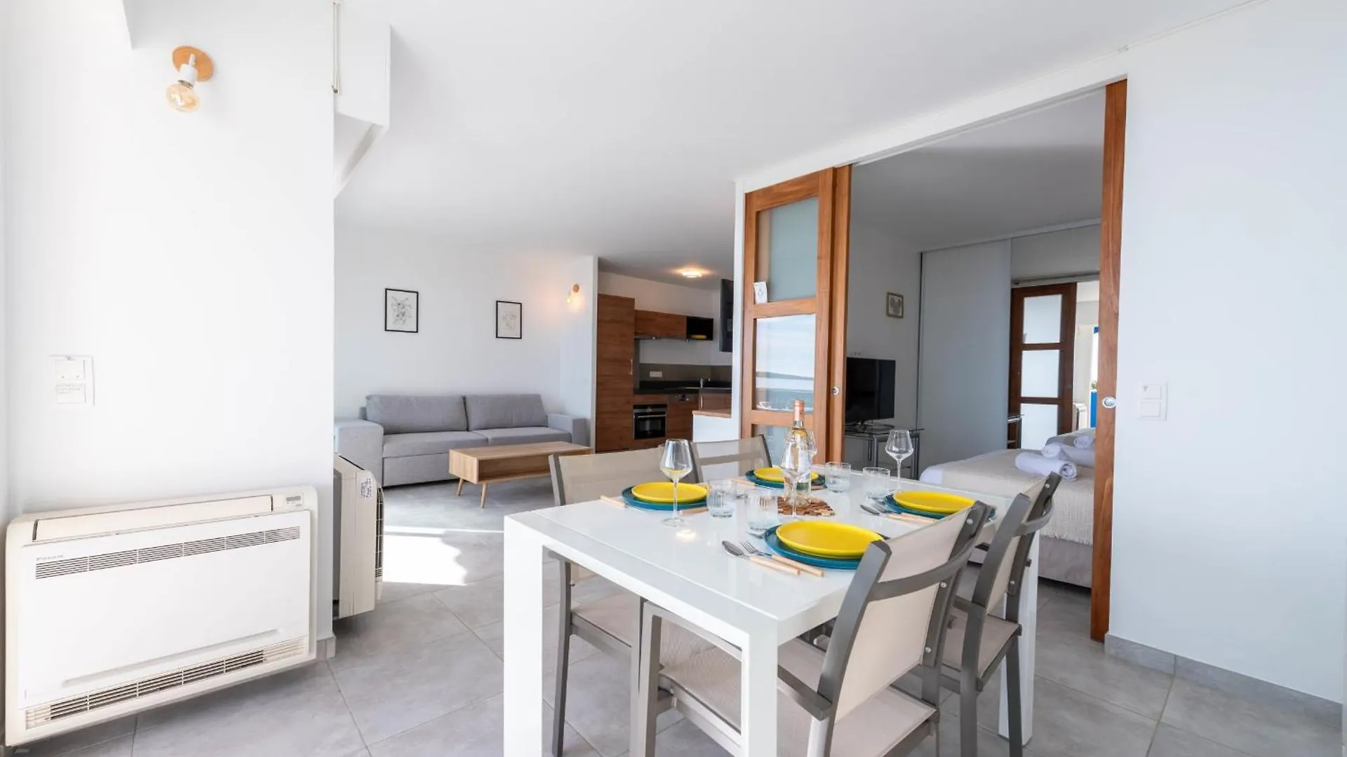 2-Br Seafront Apartment In Κάννες