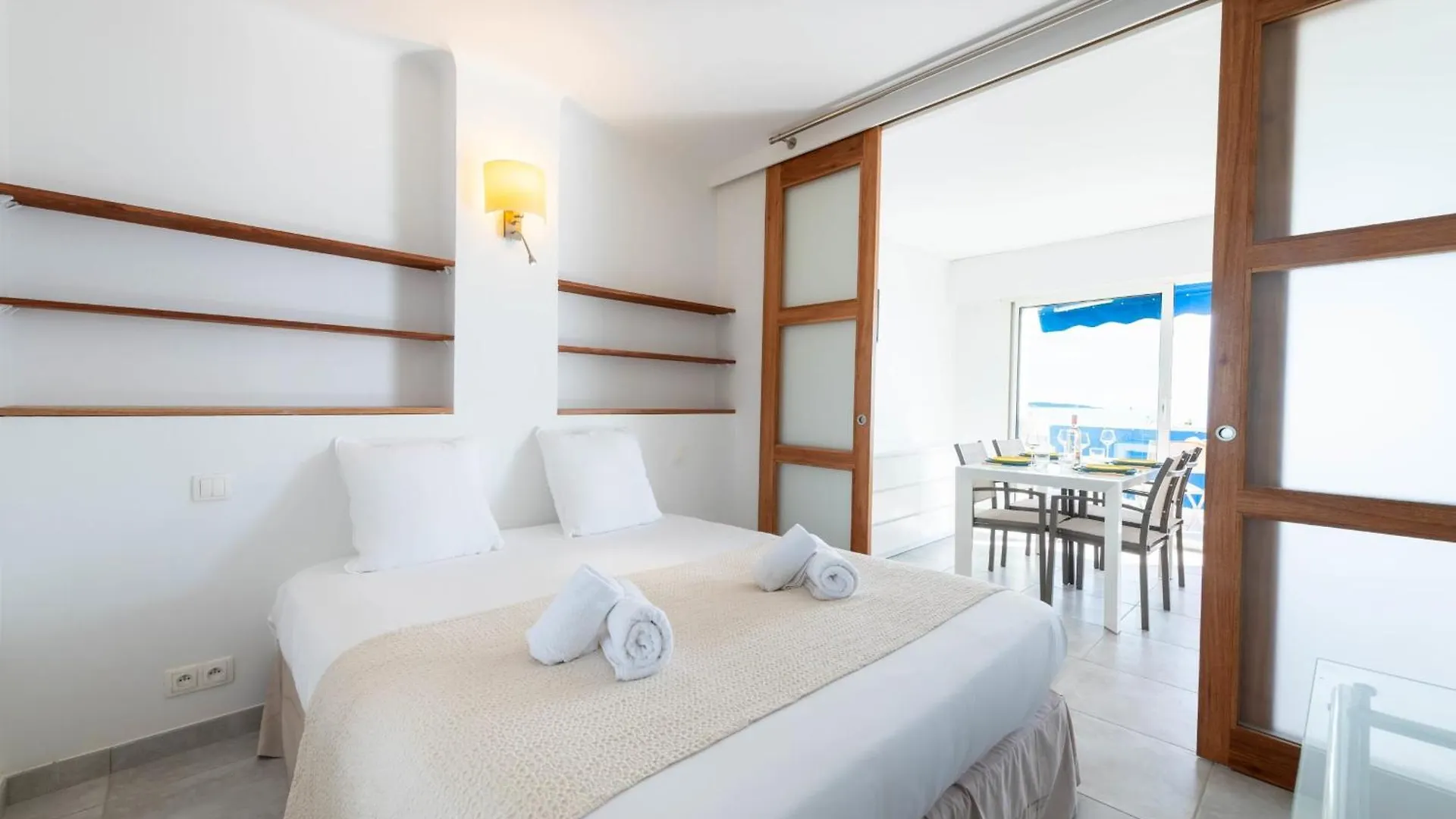 2-Br Seafront Apartment In Κάννες