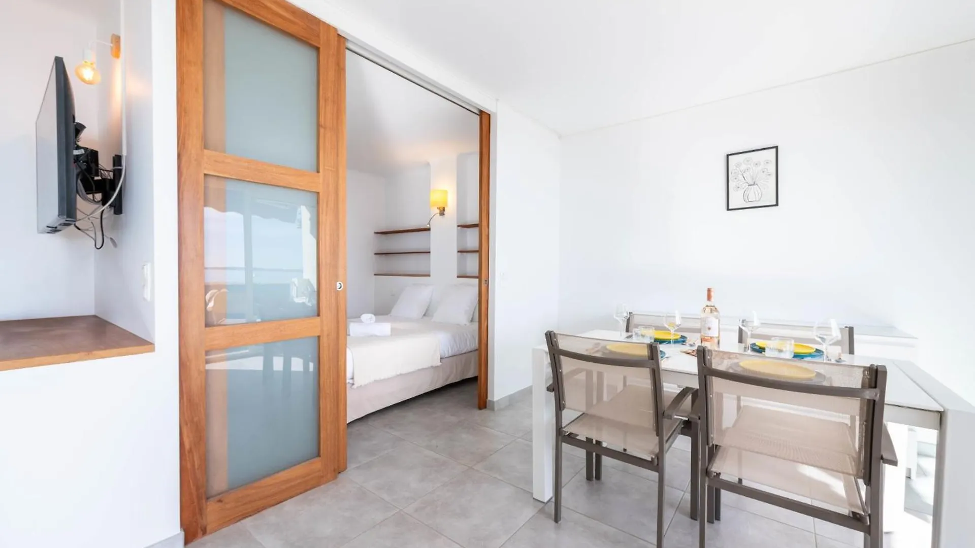 2-Br Seafront Apartment In Cannes
