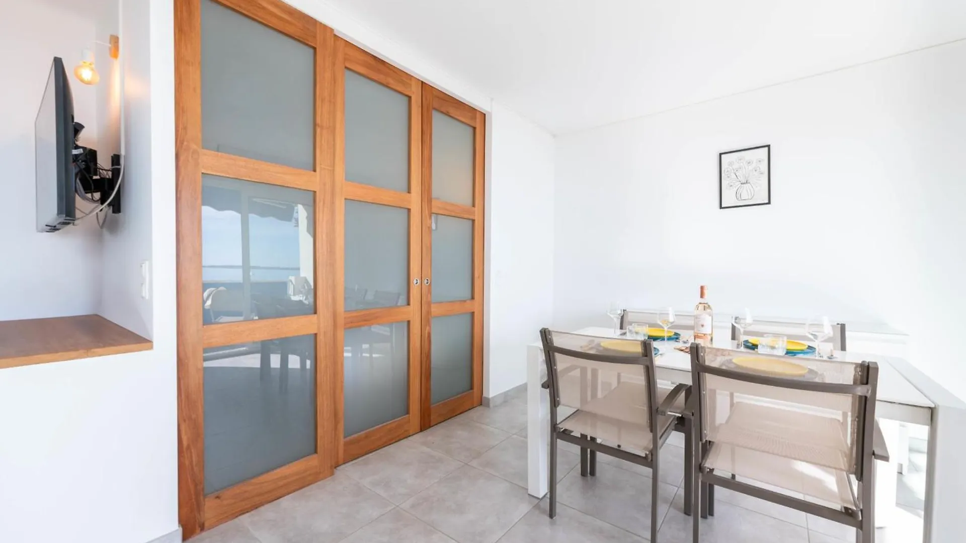 2-Br Seafront Apartment In Cannes