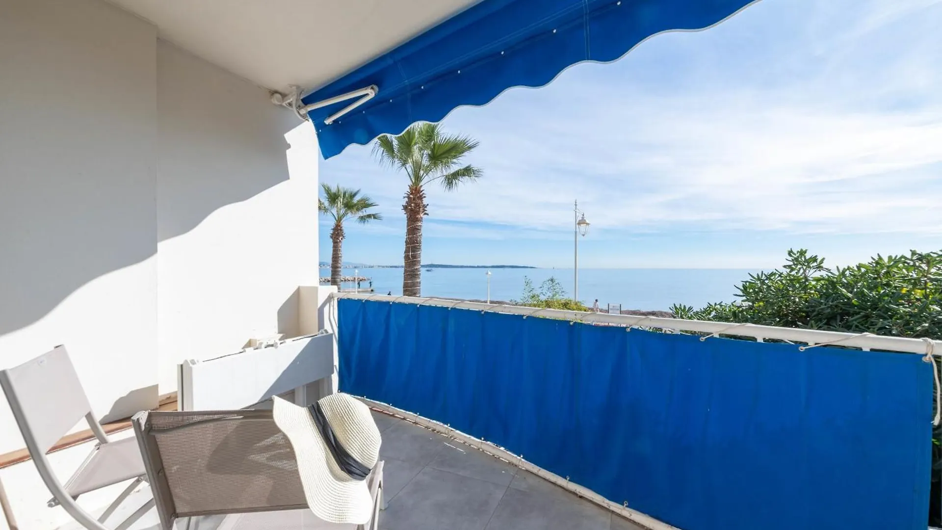 2-Br Seafront Apartment In Cannes