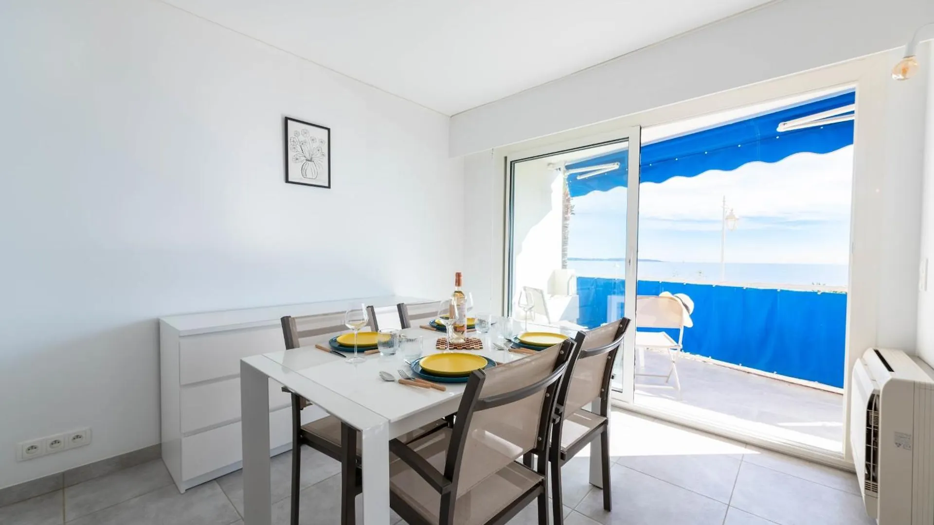 2-Br Seafront Apartment In Cannes France