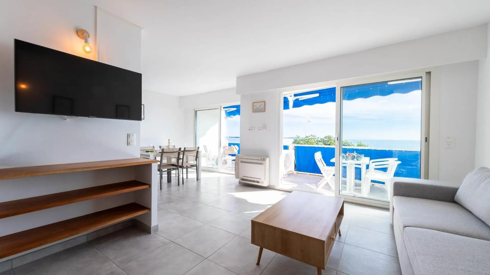 2-Br Seafront Apartment In Cannes