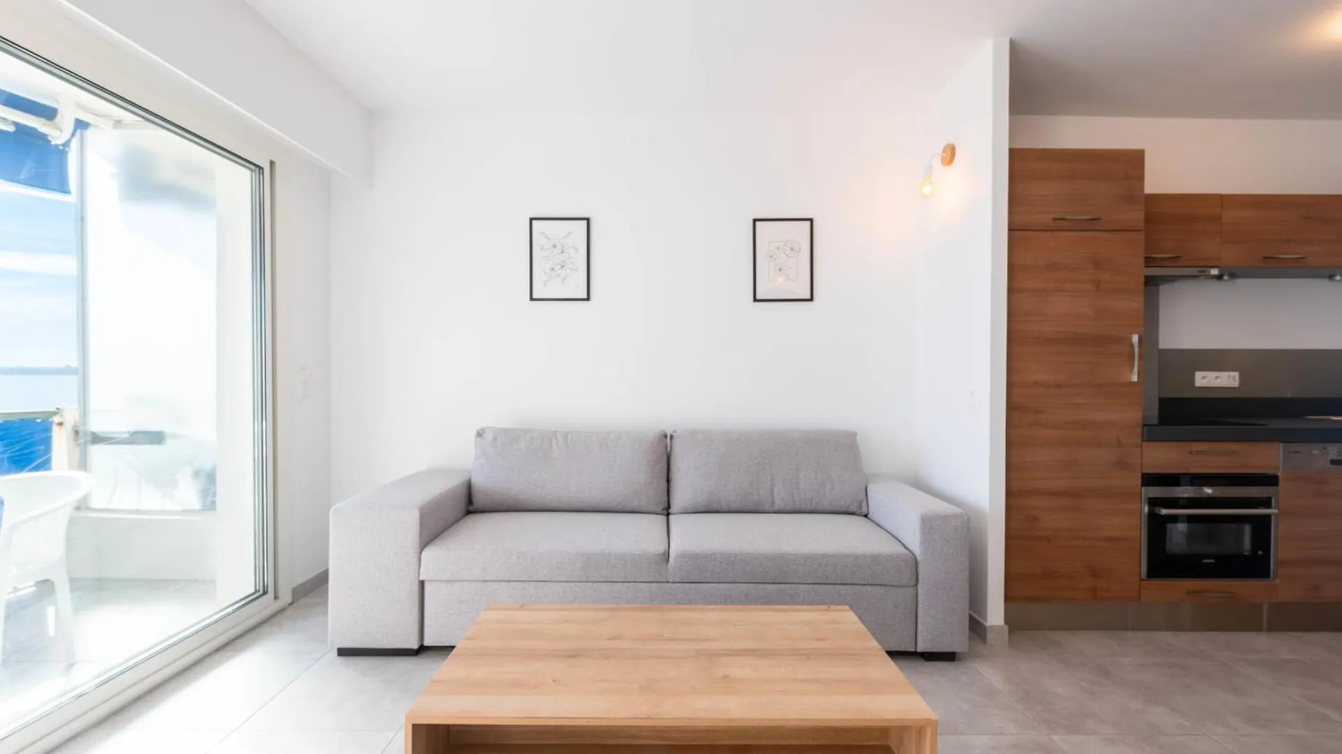 2-Br Seafront Apartment In Cannes