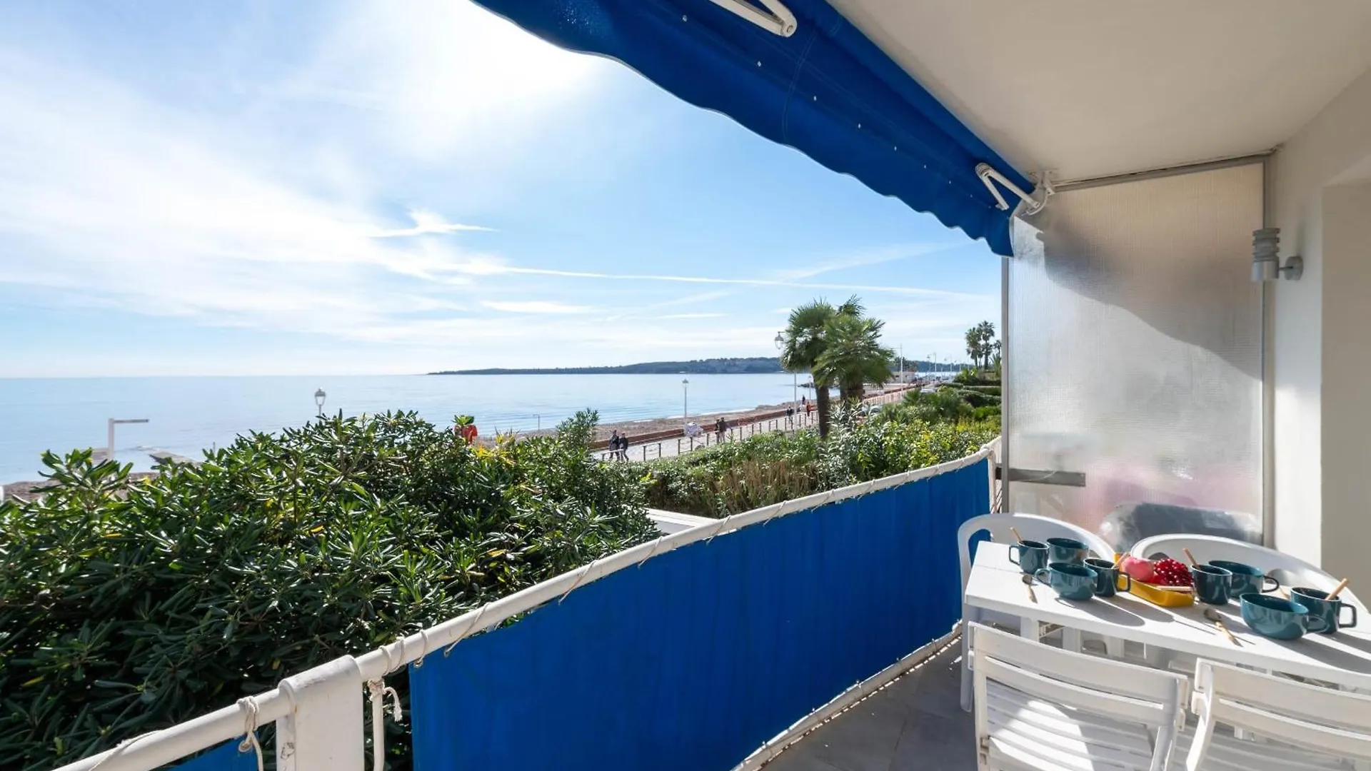 2-Br Seafront Apartment In Cannes