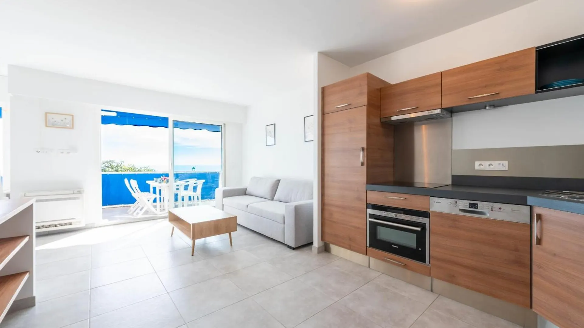 2-Br Seafront Apartment In Cannes