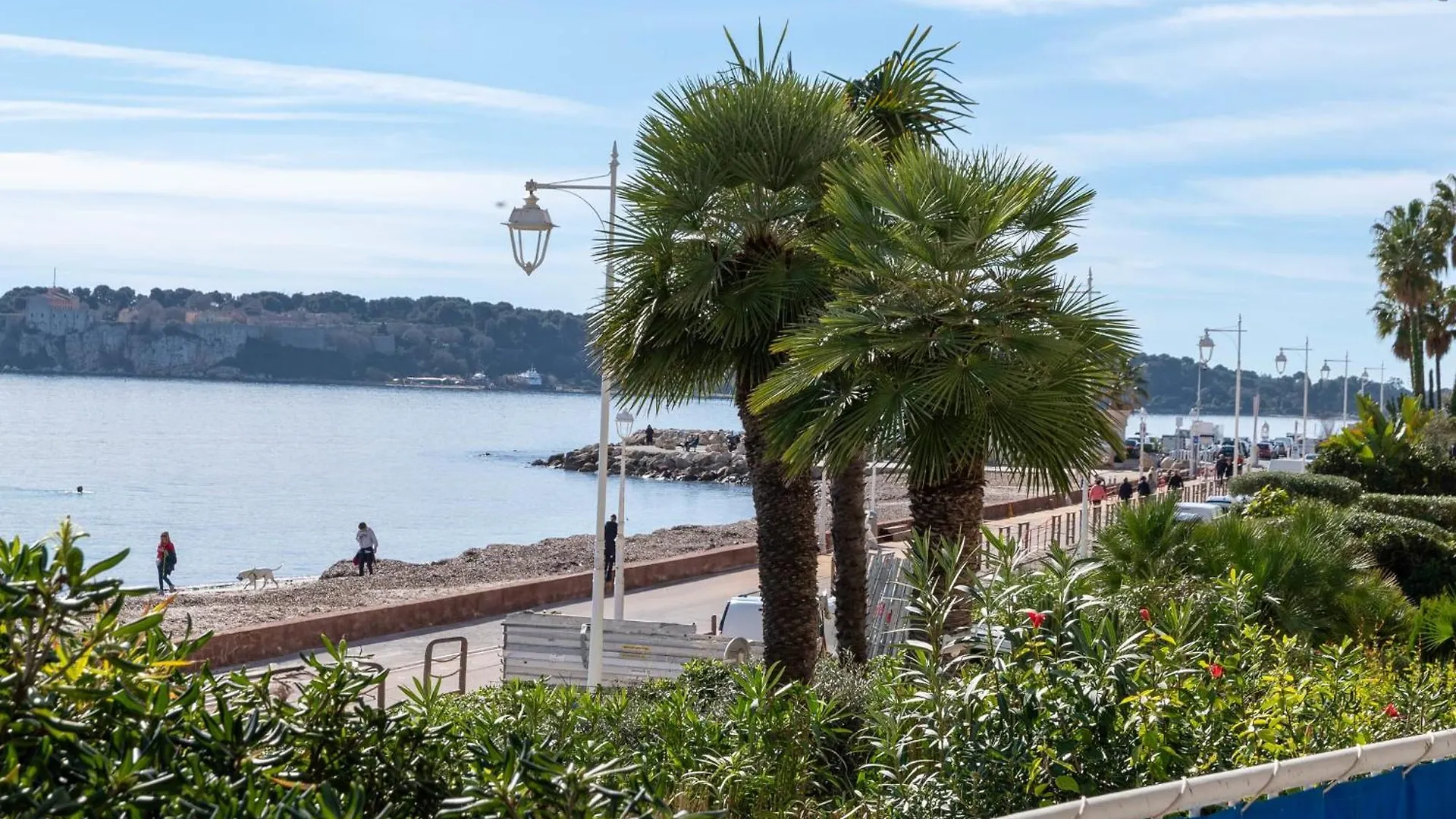 2-Br Seafront Apartment In Cannes